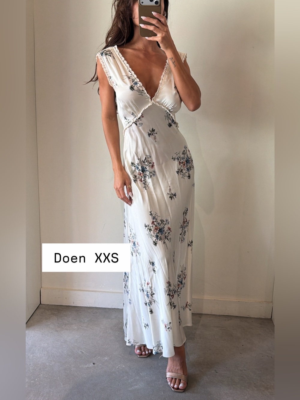 Doen Cream Floral V-Neck Maxi Dress